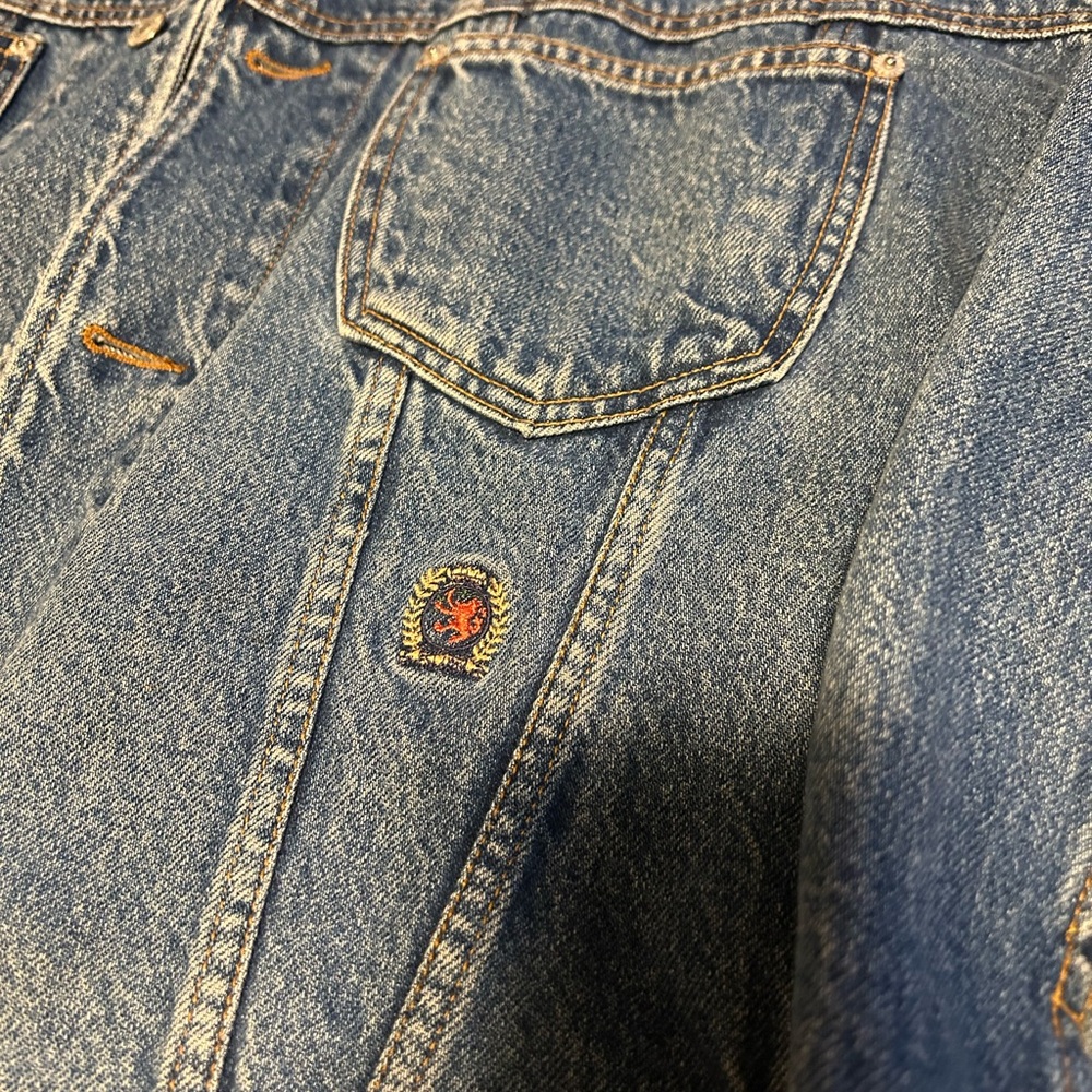 Tommy Hilfiger Blue Denim Jacket with Tan Collar - Picture 2 of 4